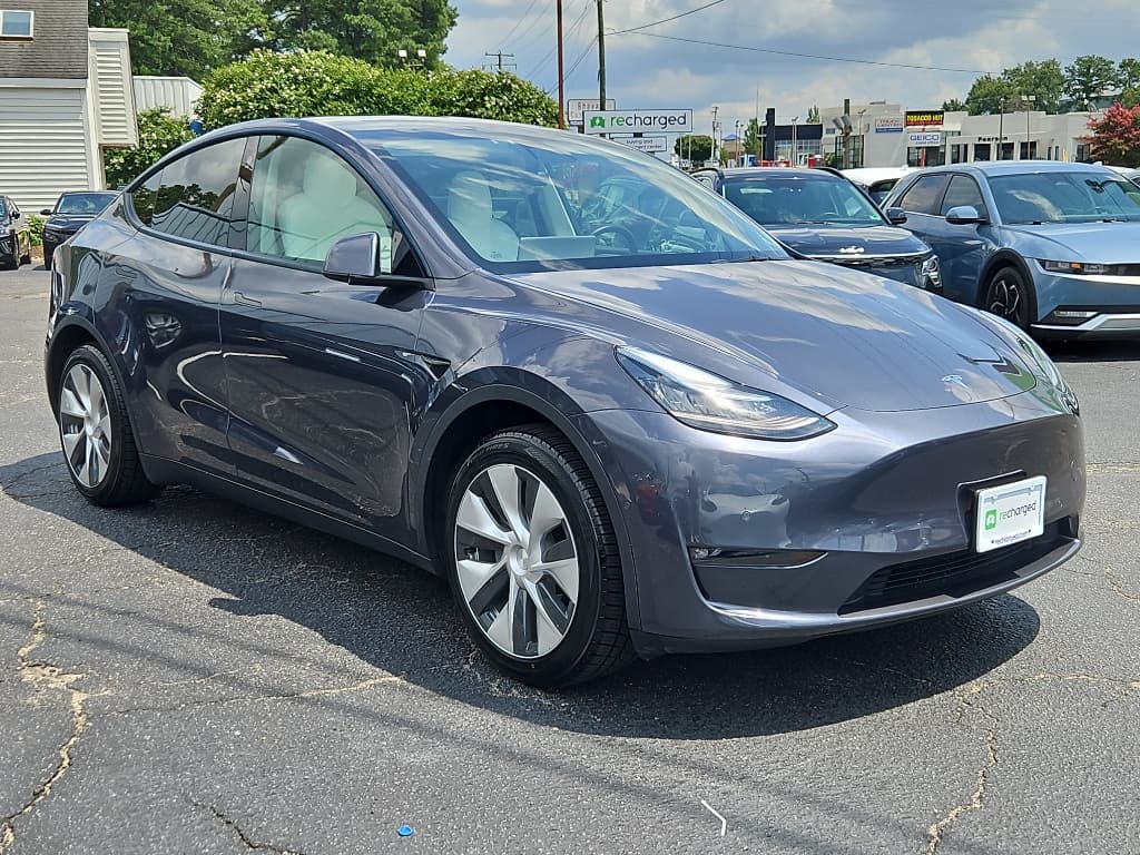 2021 Tesla Model Y view 4