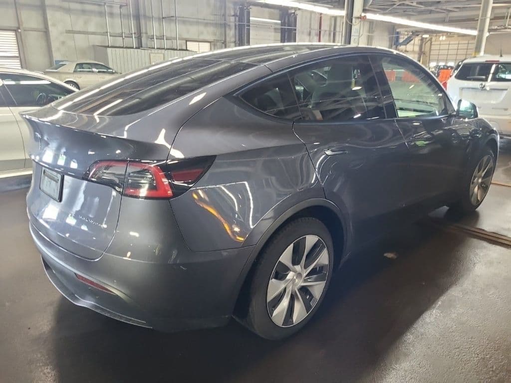 2021 Tesla Model Y view 4