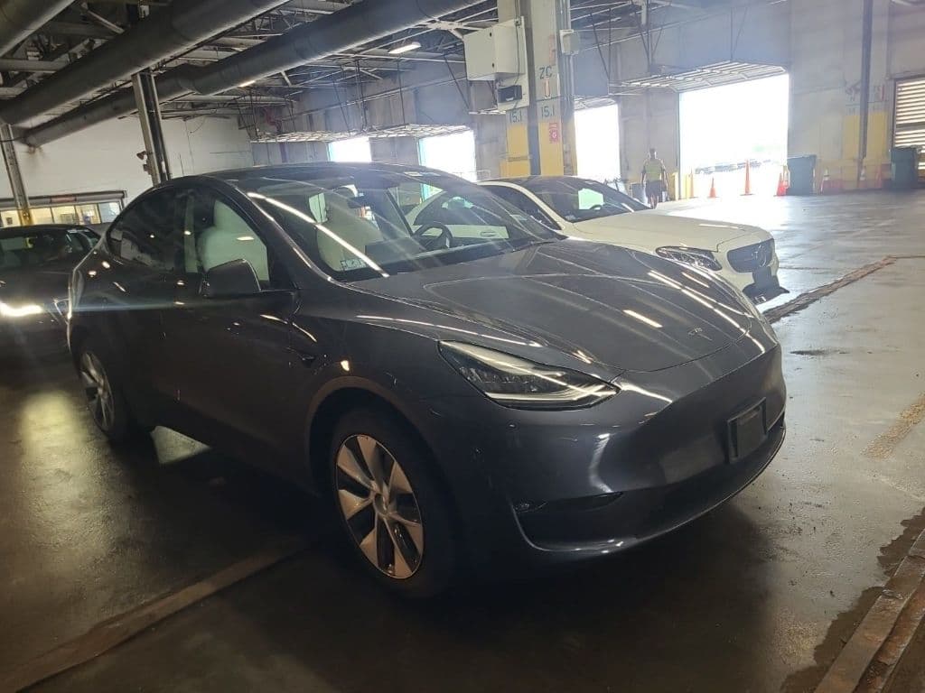 2021 Tesla Model Y view 5