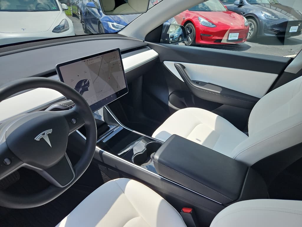 2021 Tesla Model Y view 15