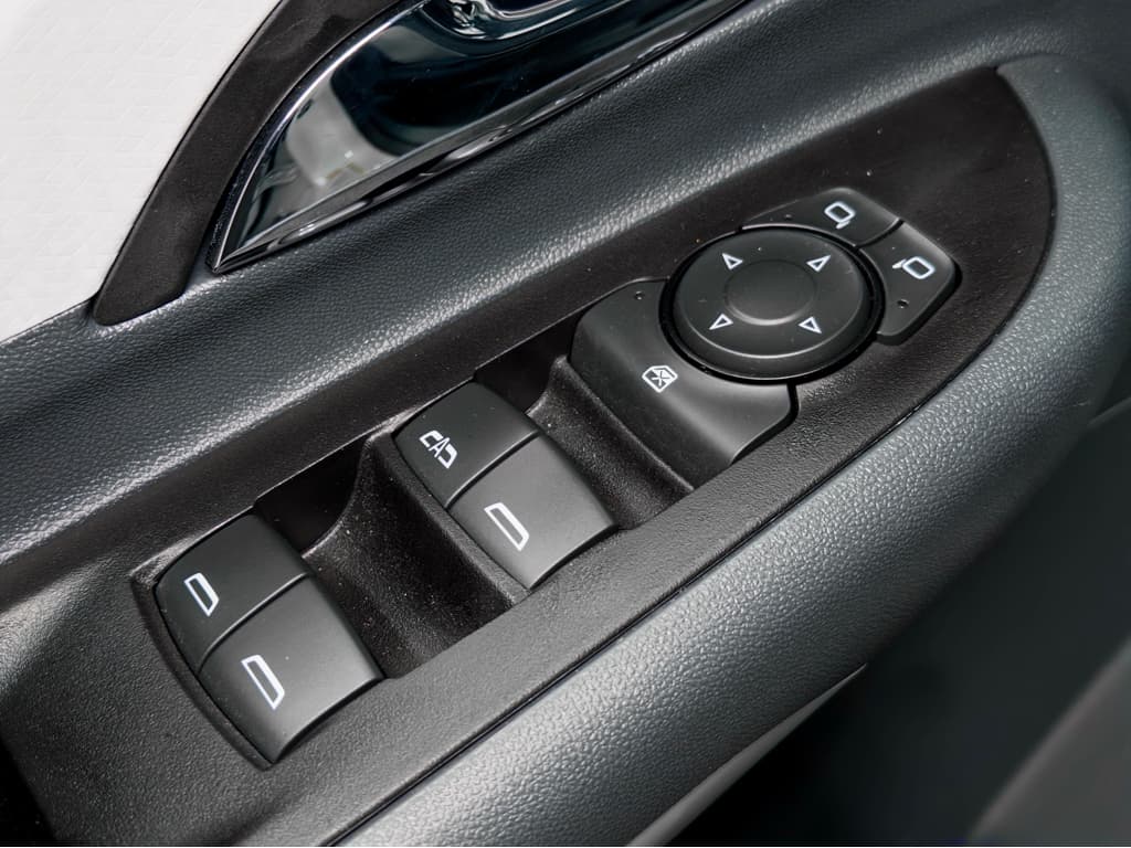 2021 Chevrolet Bolt EV view 7