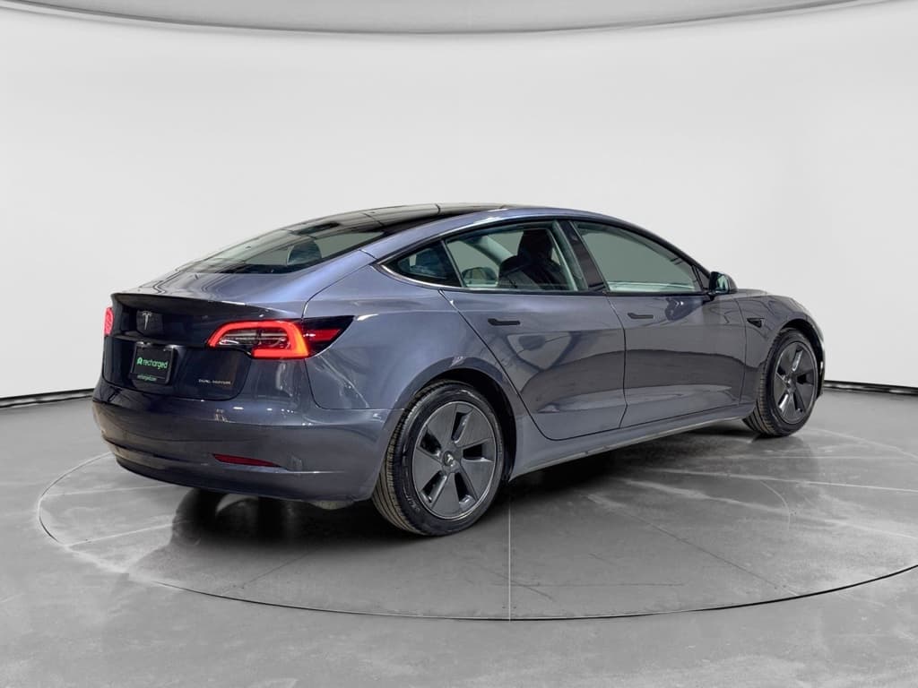 2022 Tesla Model 3 view 3