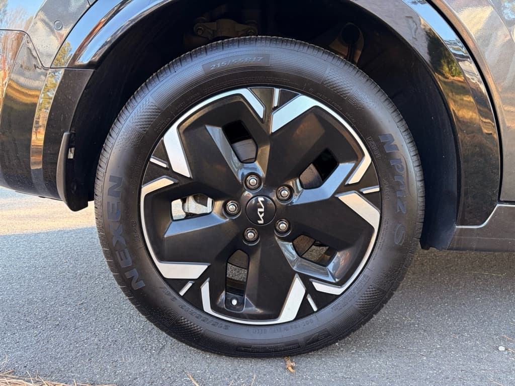 2024 Kia Niro EV view 35