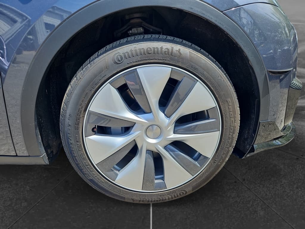 2023 Tesla Model Y view 27