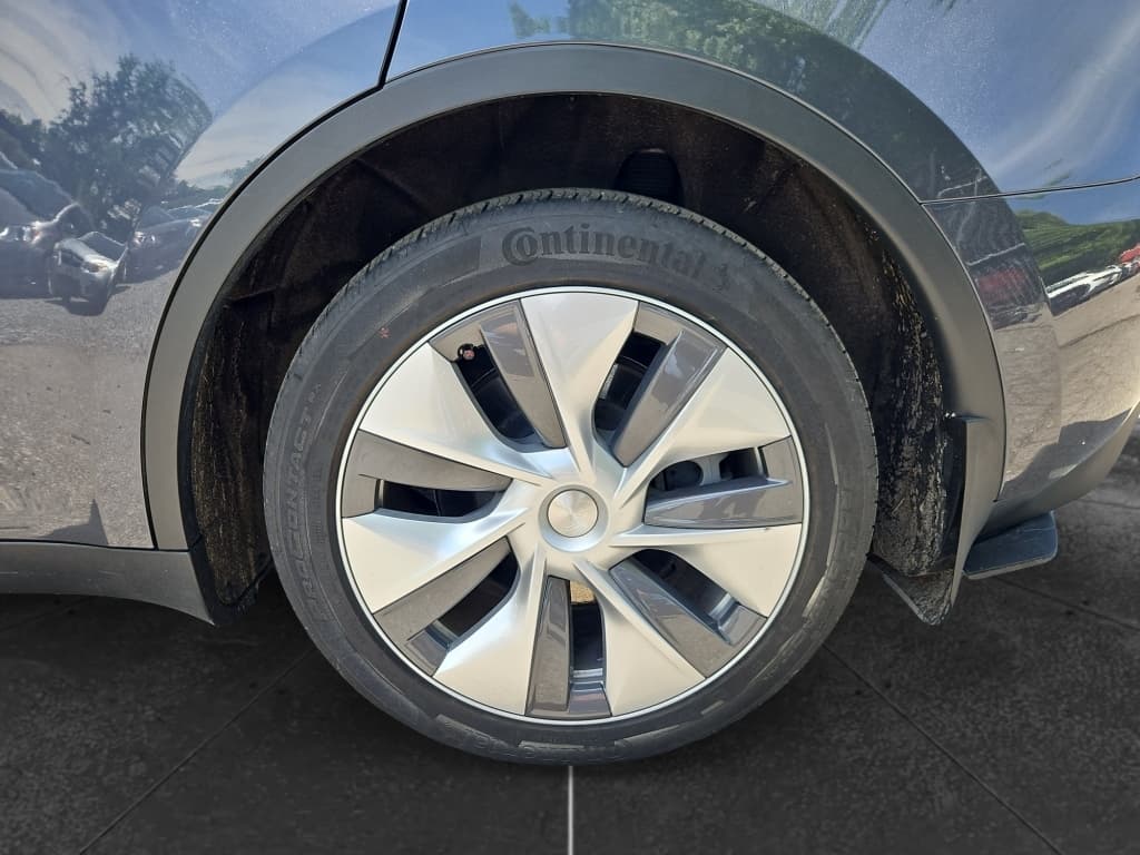 2023 Tesla Model Y view 29