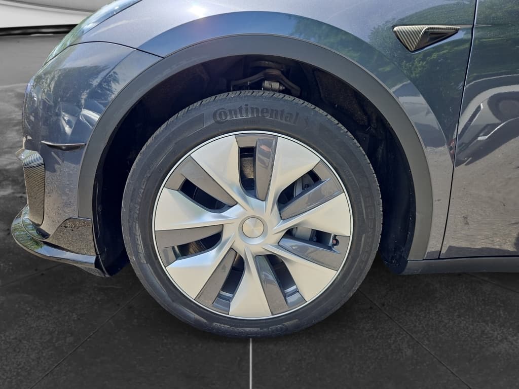2023 Tesla Model Y view 34