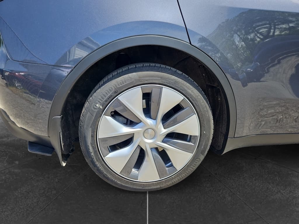 2023 Tesla Model Y view 31