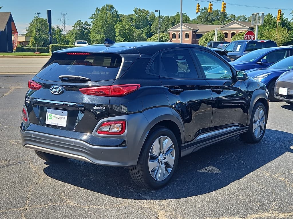 2021 Hyundai Kona EV view 3