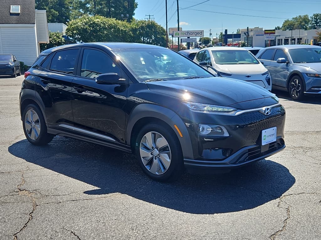 2021 Hyundai Kona EV view 4