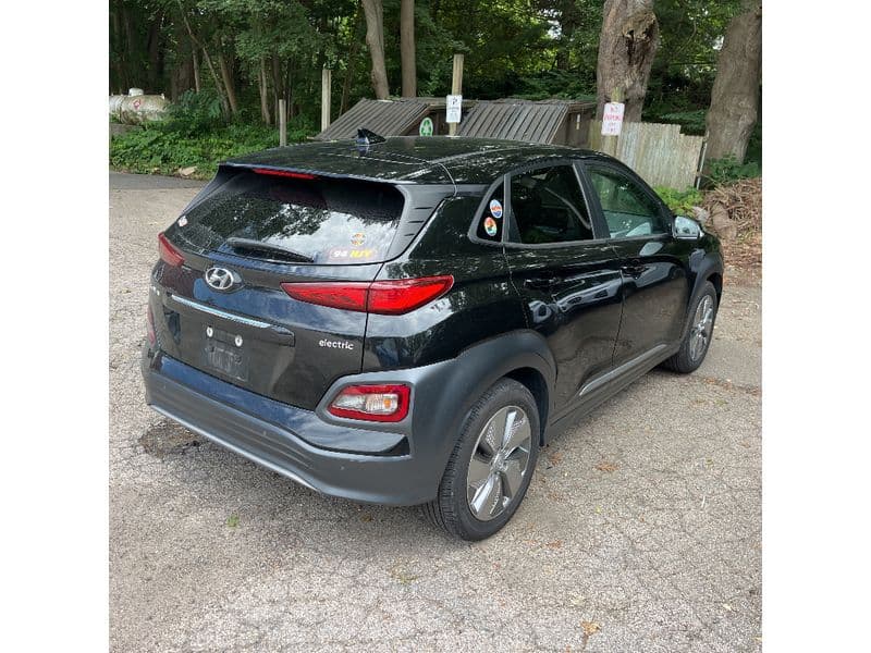 2021 Hyundai Kona EV view 3