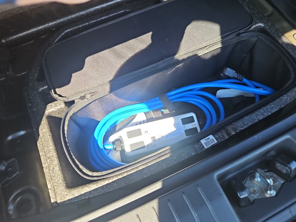 2021 Hyundai Kona EV view 5