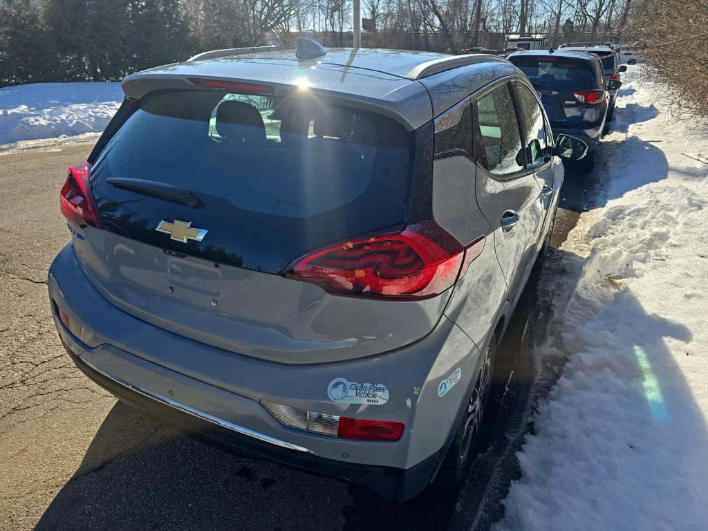 2019 Chevrolet Bolt EV view 3