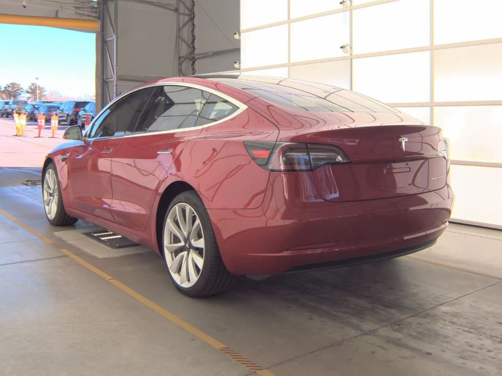 2018 Tesla Model 3 view 4