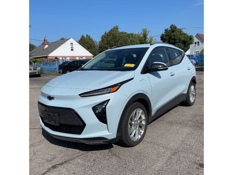 2023 Chevrolet Bolt EUV view 1