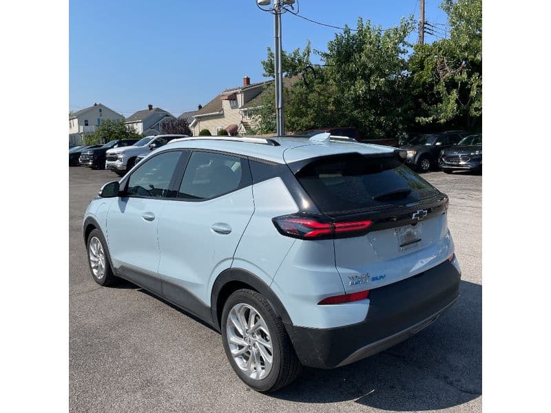 2023 Chevrolet Bolt EUV view 2