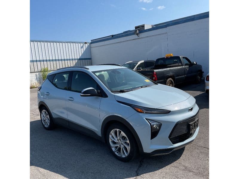 2023 Chevrolet Bolt EUV view 4