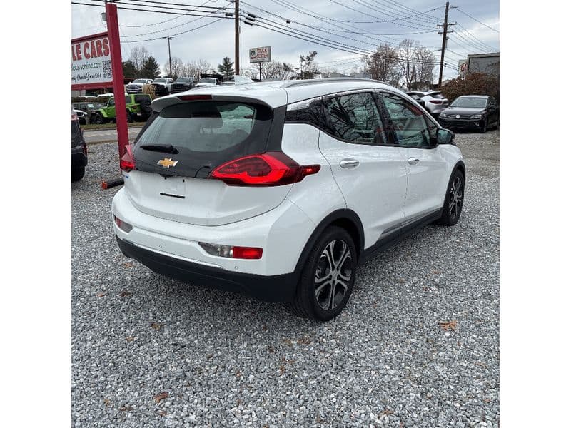 2021 Chevrolet Bolt EV view 3