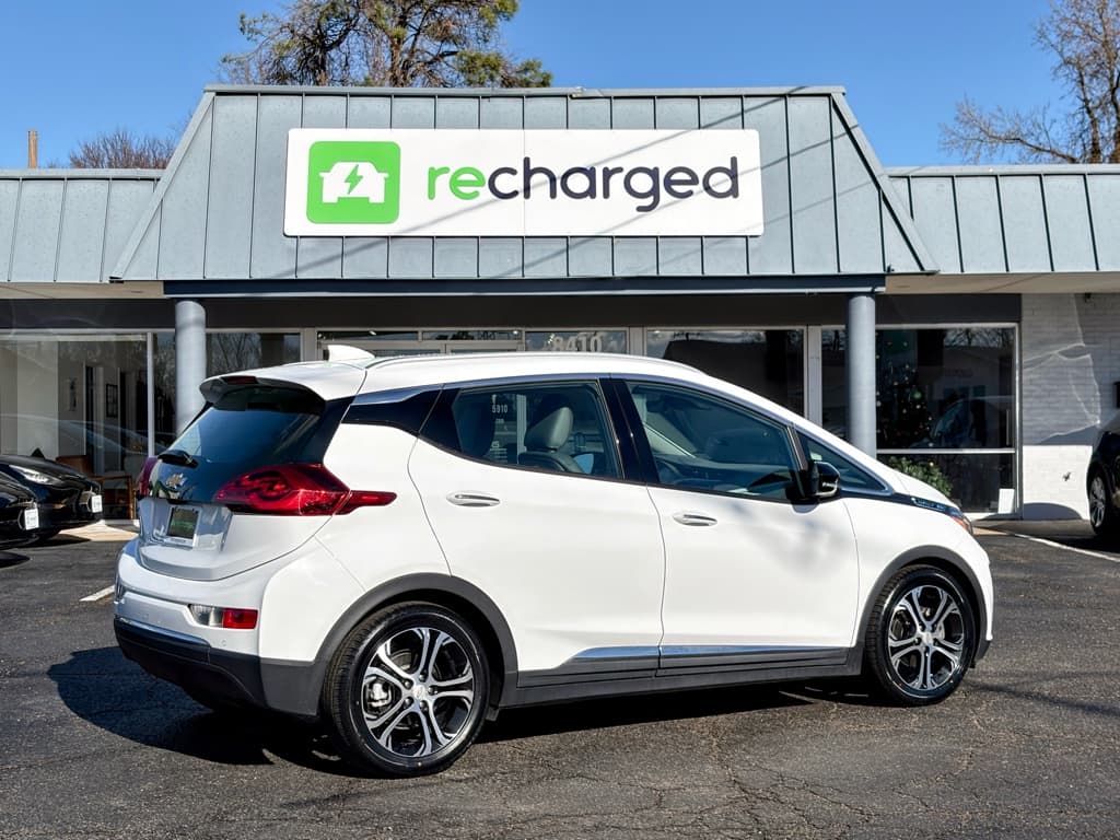 2021 Chevrolet Bolt EV view 2