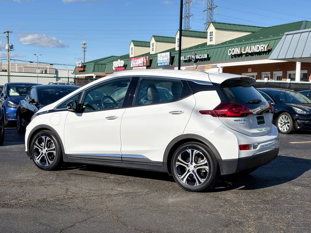 2021 Chevrolet Bolt EV view 3