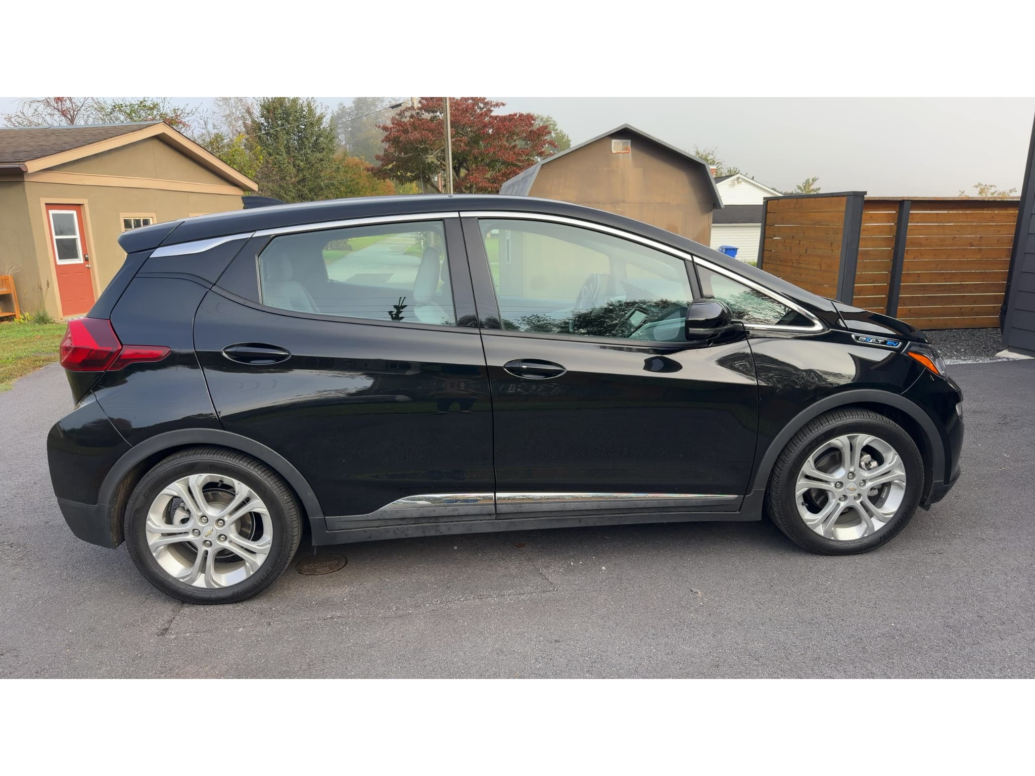 2021 Chevrolet Bolt EV view 3