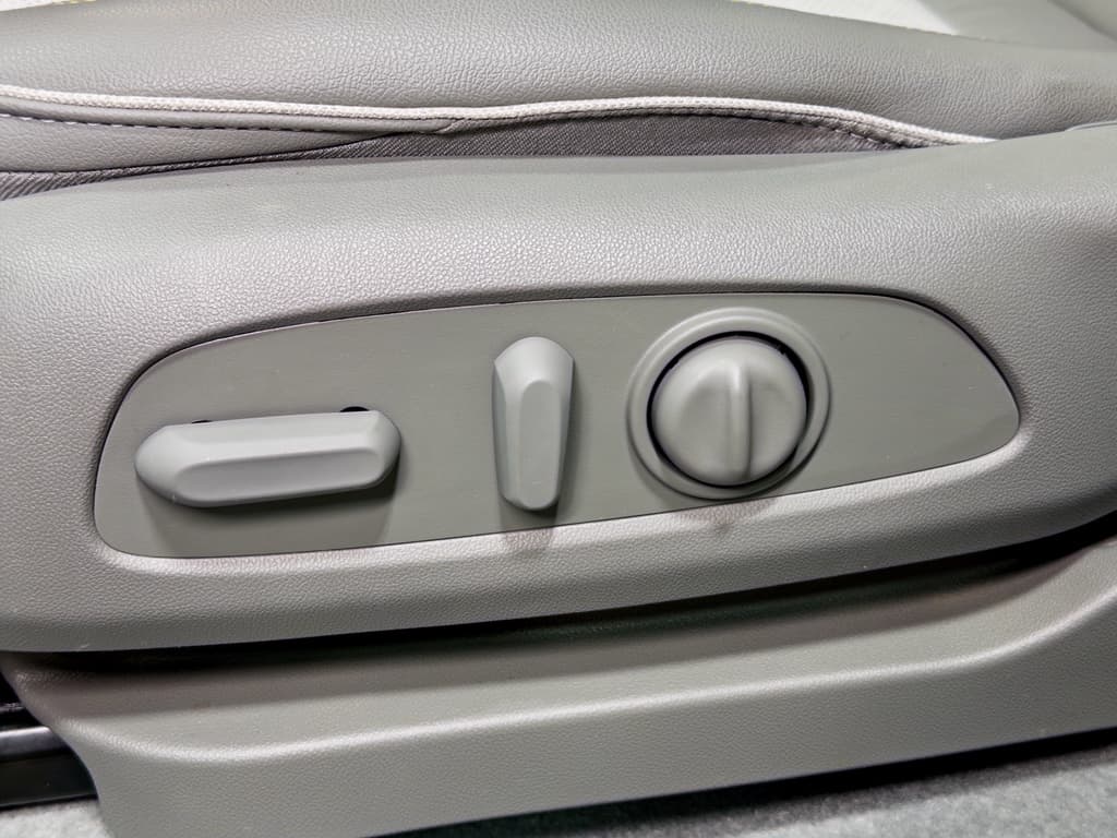 2023 Chevrolet Bolt EUV view 7