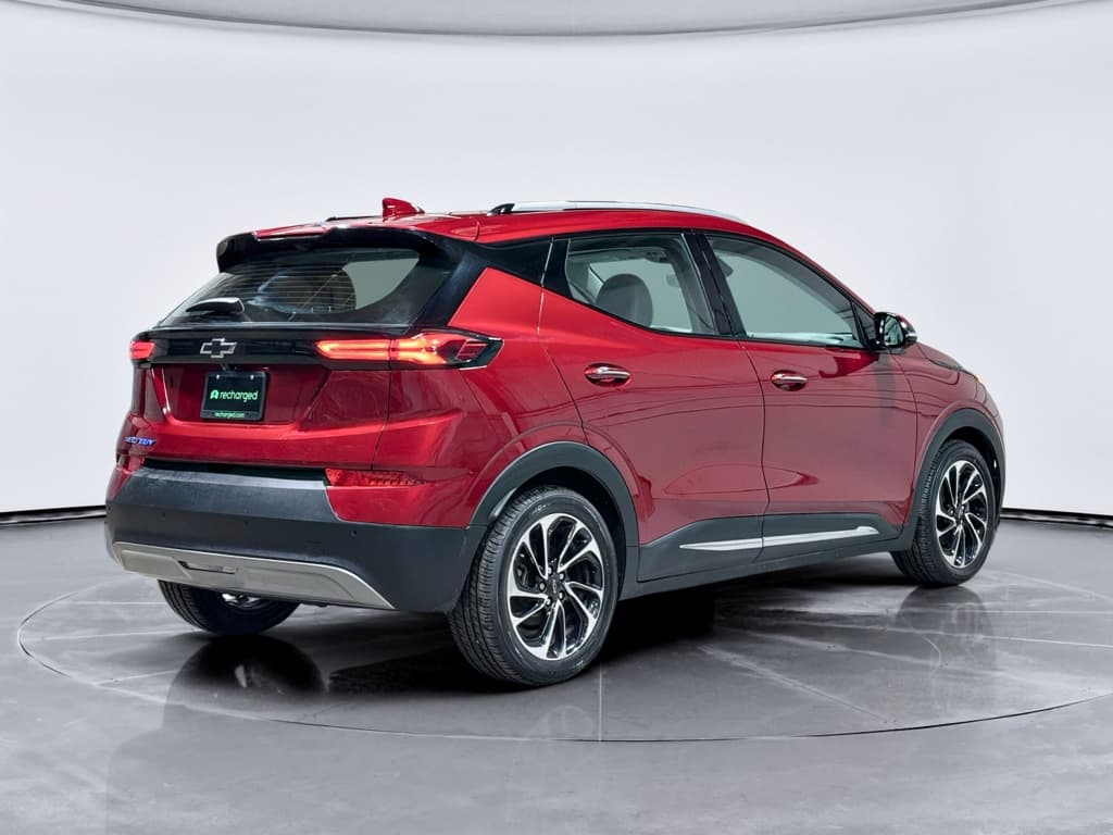 2023 Chevrolet Bolt EUV view 3