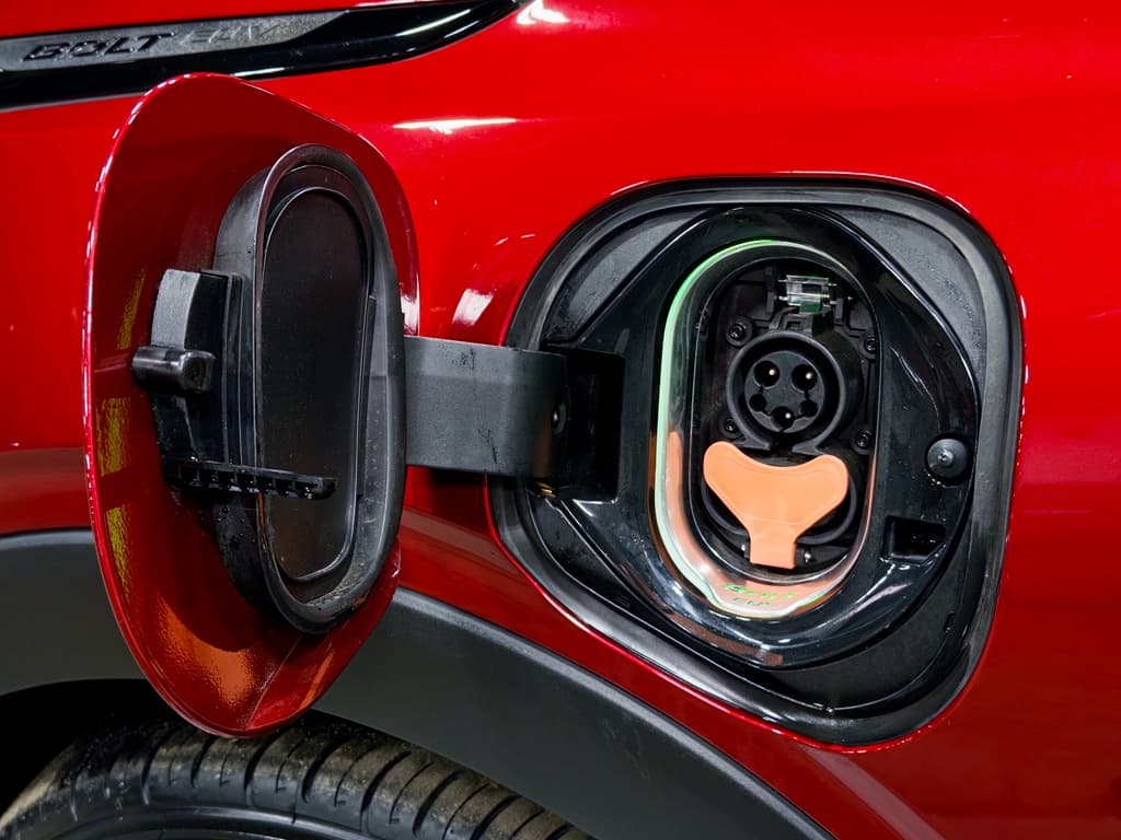 2023 Chevrolet Bolt EUV view 5