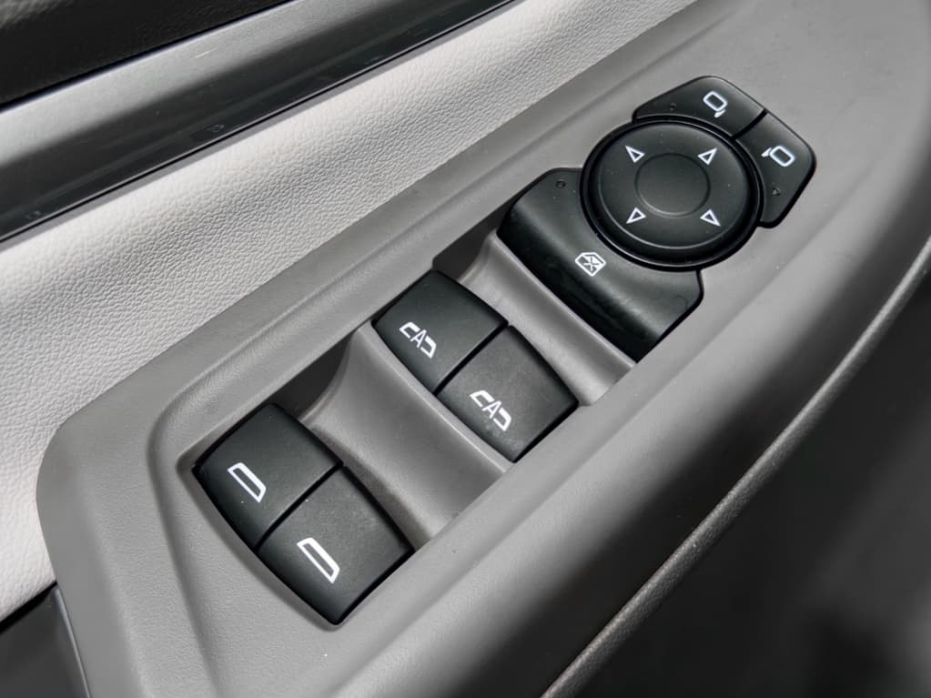 2023 Chevrolet Bolt EUV view 8