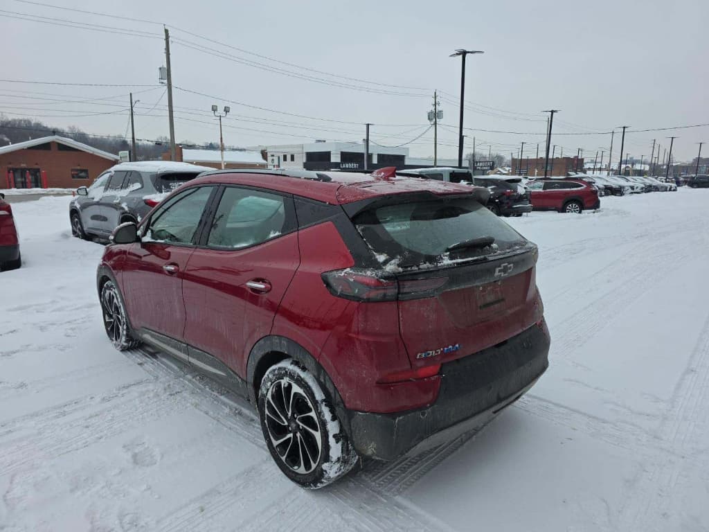 2023 Chevrolet Bolt EUV view 2