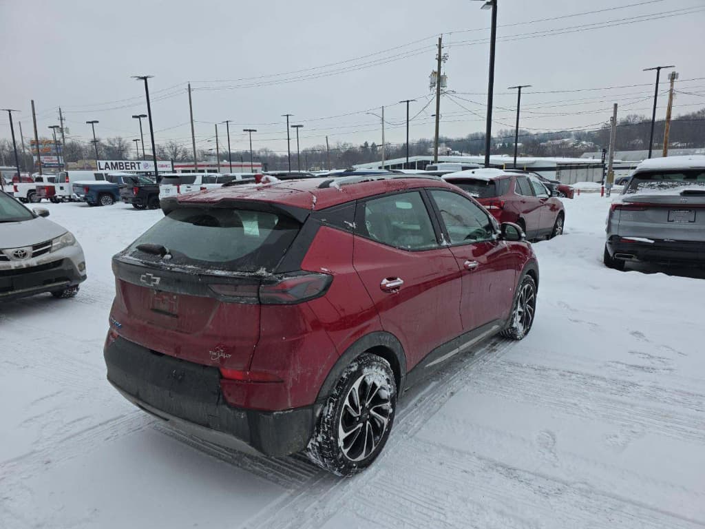 2023 Chevrolet Bolt EUV view 3