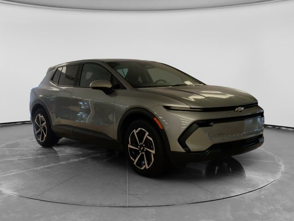 2026 Chevrolet Equinox EV view 4