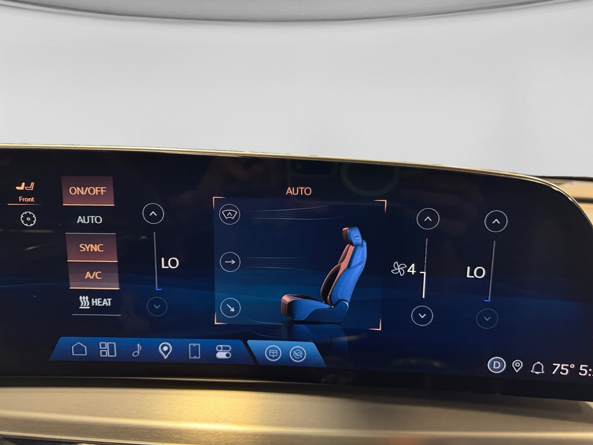 2024 Cadillac Lyriq view 13