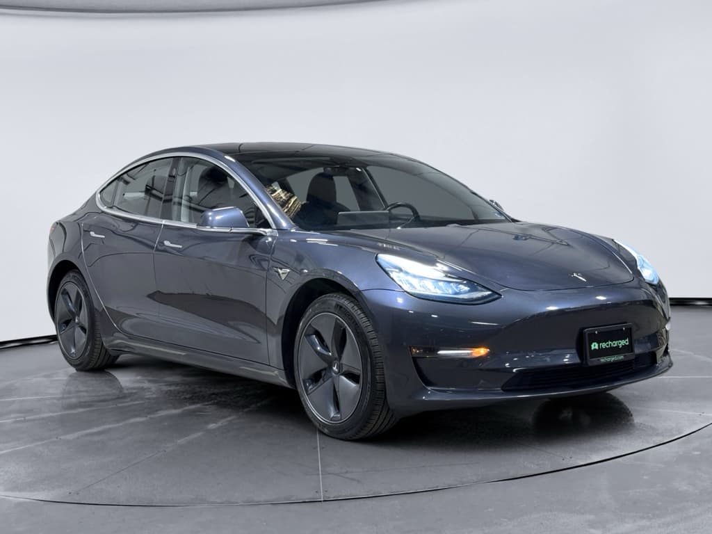 2018 Tesla Model 3 view 4