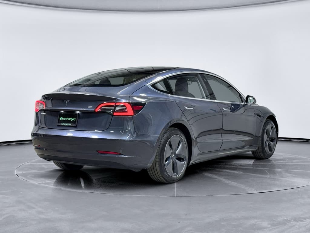 2018 Tesla Model 3 view 3