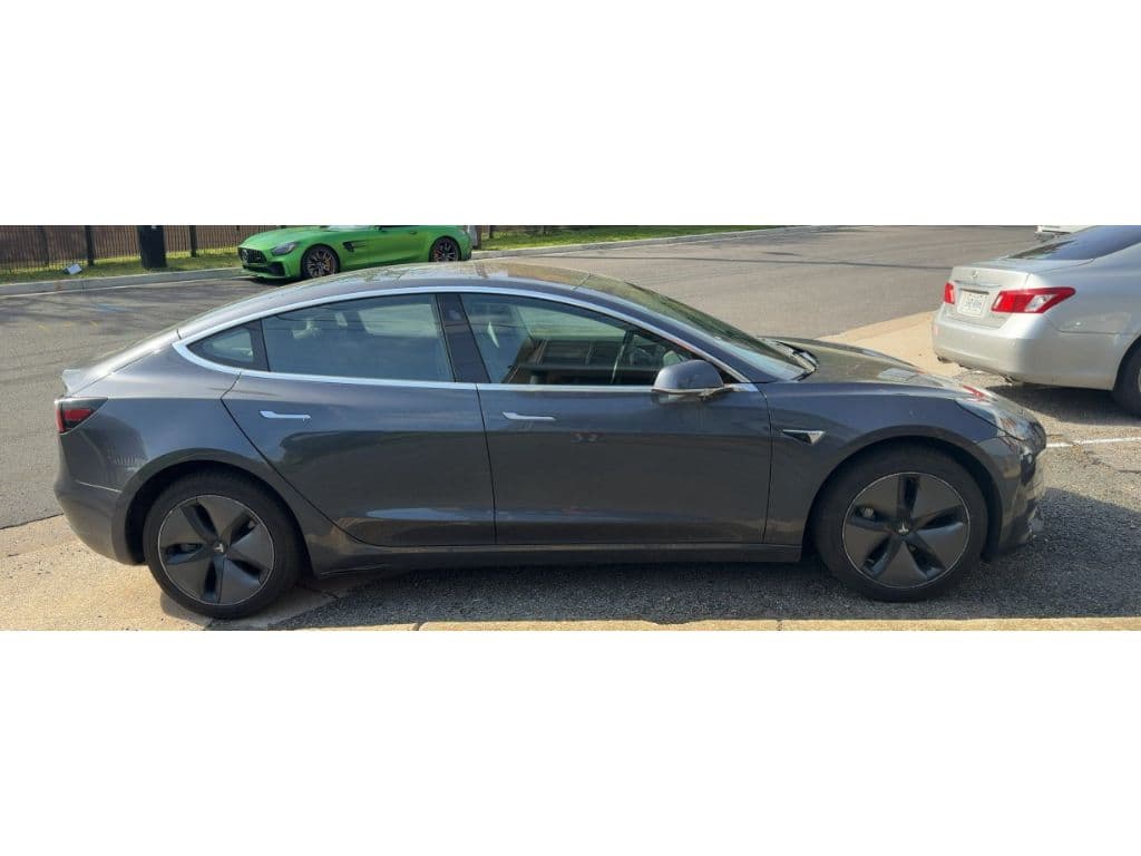 2018 Tesla Model 3 view 3