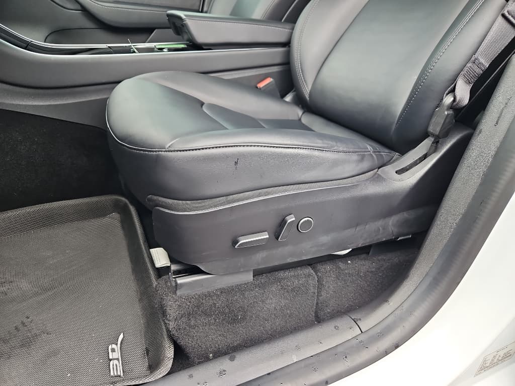 2021 Tesla Model Y view 7