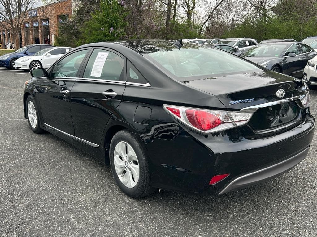 2014 Hyundai Sonata Hybrid view 2