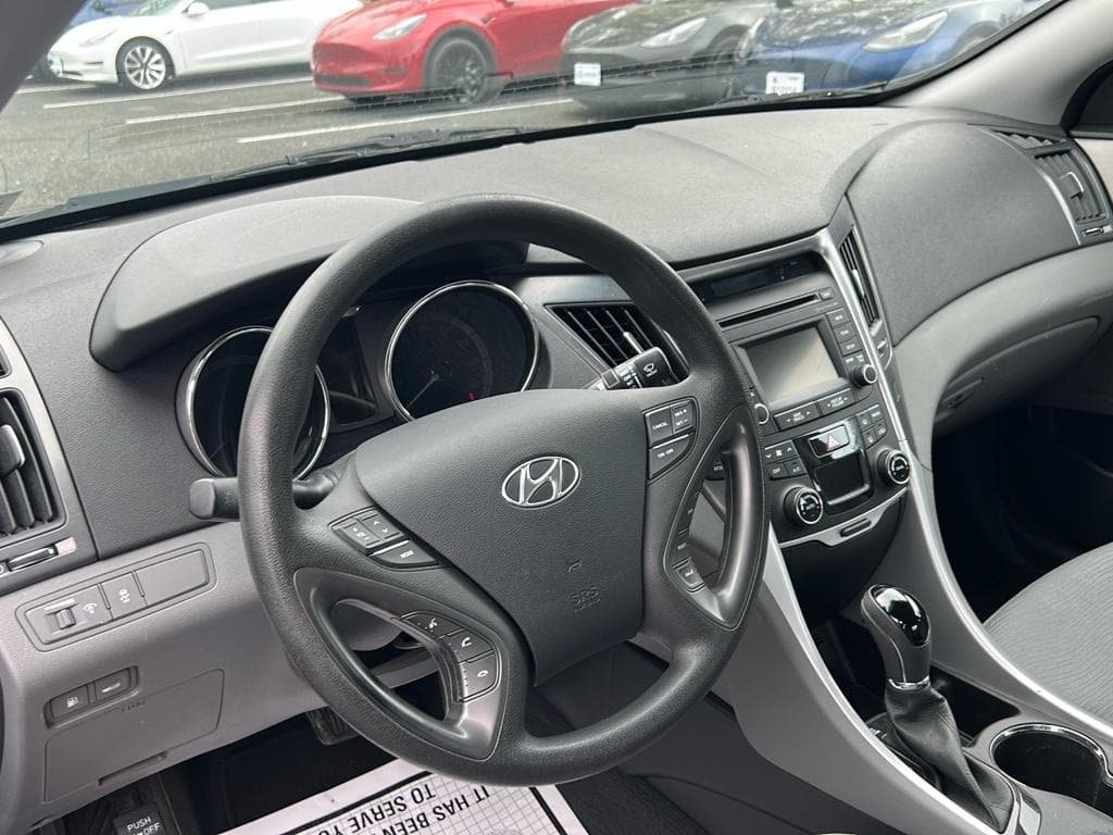 2014 Hyundai Sonata Hybrid view 5
