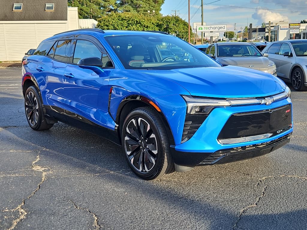 2025 Chevrolet Blazer EV view 4