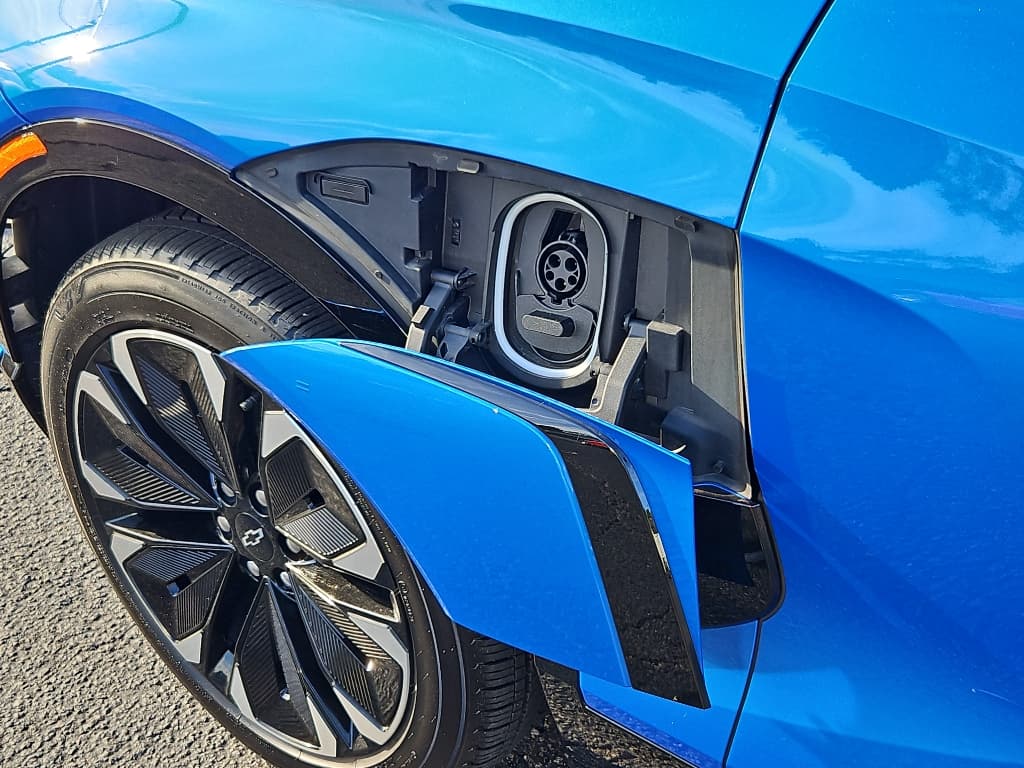 2025 Chevrolet Blazer EV view 5
