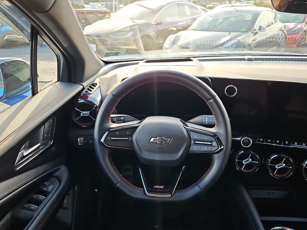 2025 Chevrolet Blazer EV view 8