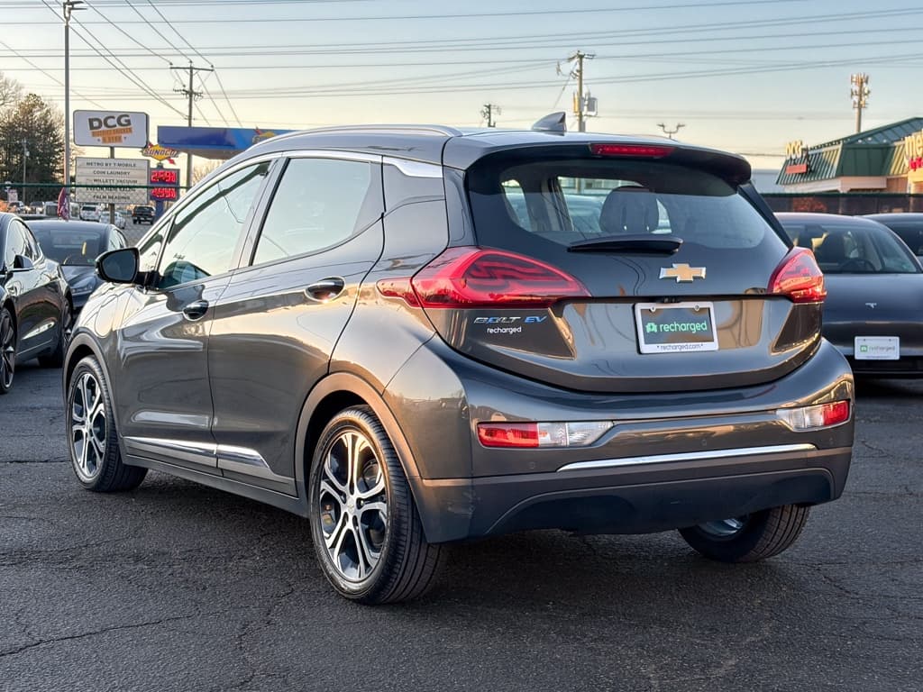 2021 Chevrolet Bolt EV view 2