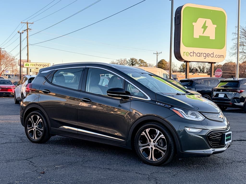 2021 Chevrolet Bolt EV view 4