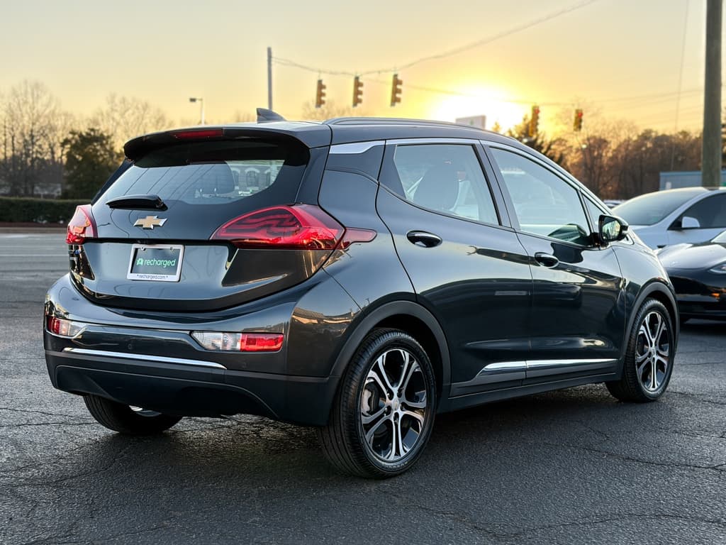 2021 Chevrolet Bolt EV view 3