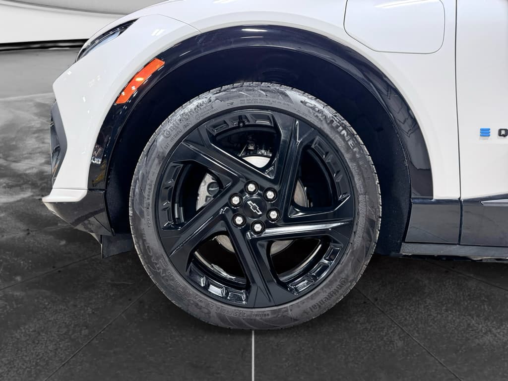 2025 Chevrolet Equinox EV view 29