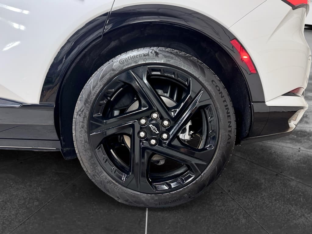 2025 Chevrolet Equinox EV view 31