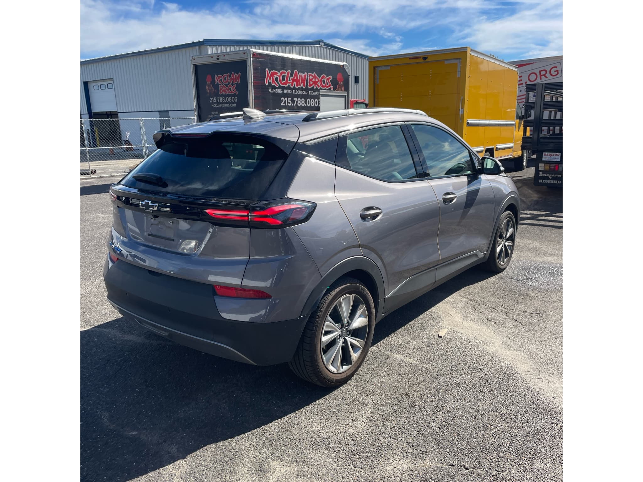 2023 Chevrolet Bolt EUV view 3