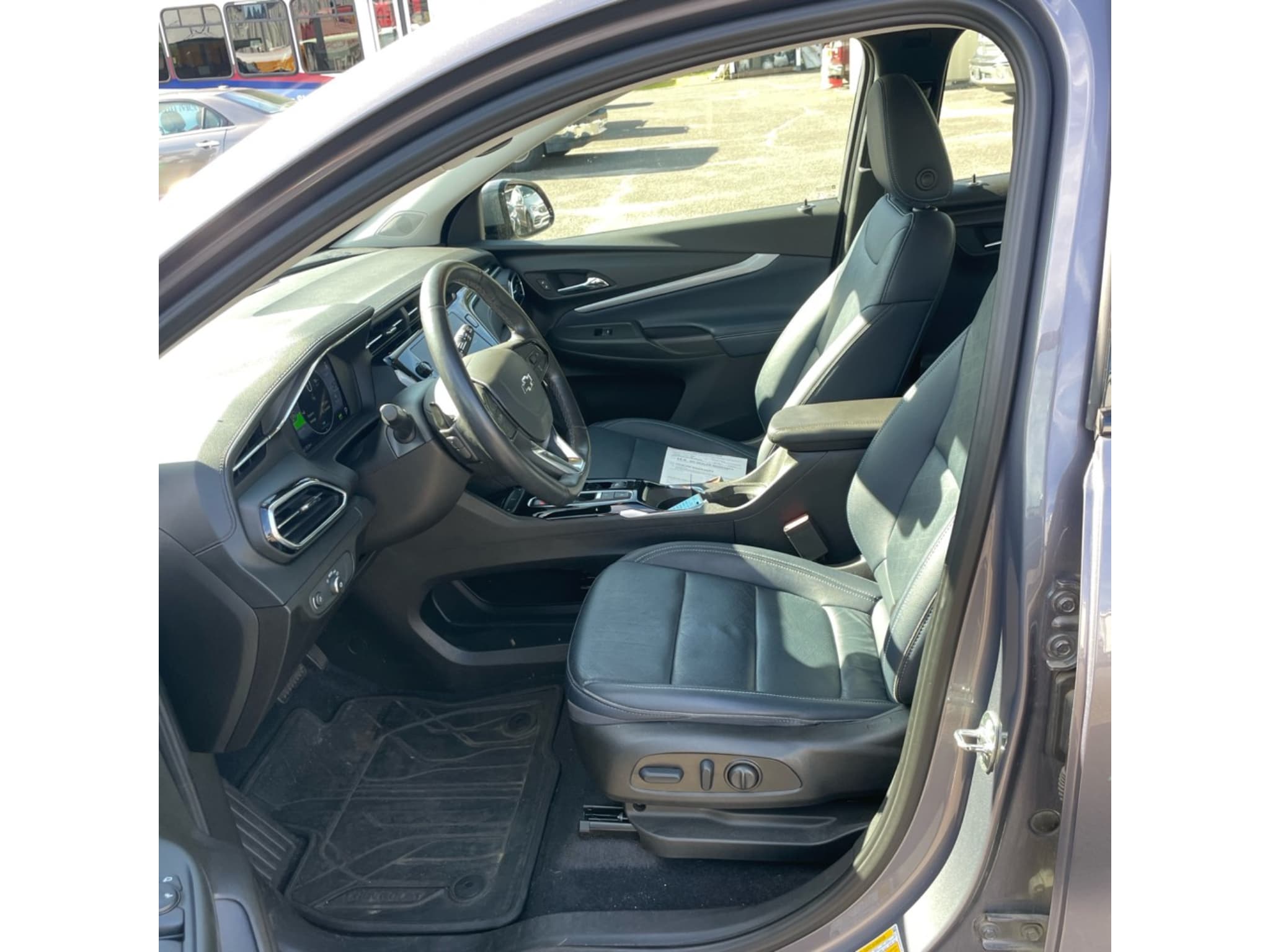 2023 Chevrolet Bolt EUV view 5