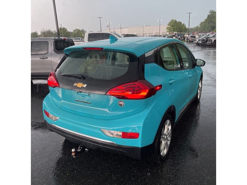 2021 Chevrolet Bolt EV view 3