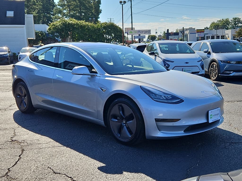 2018 Tesla Model 3 view 4